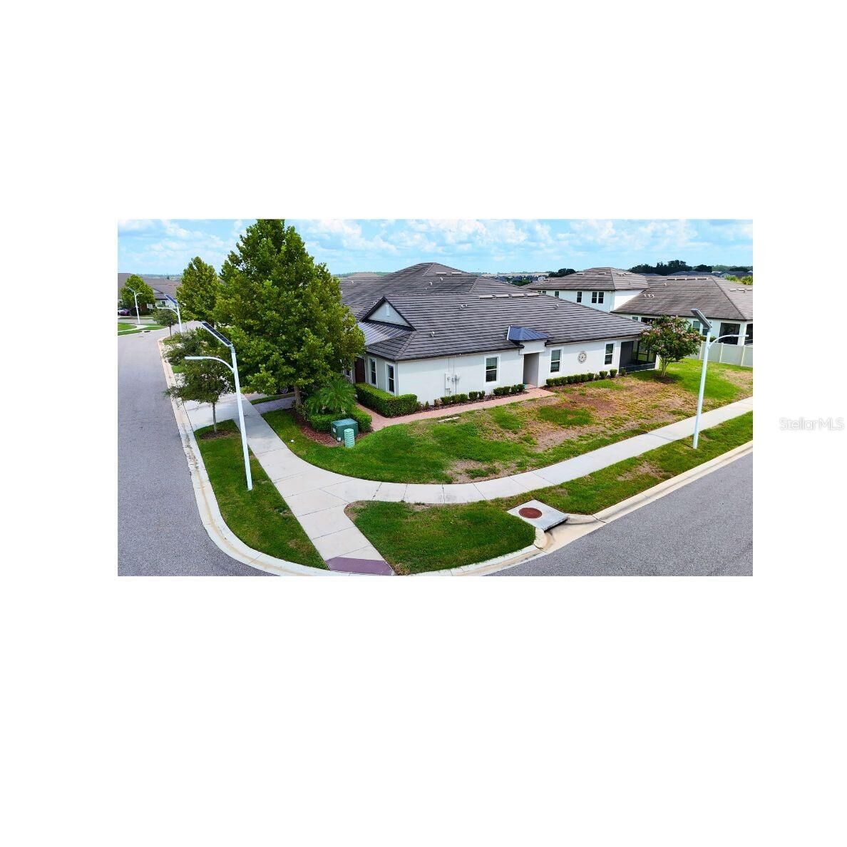 Property Photo: 10444 Weldon Cork Way FL 33576