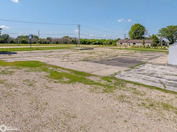 Property Photo:  33rd Street  IA 50401 
