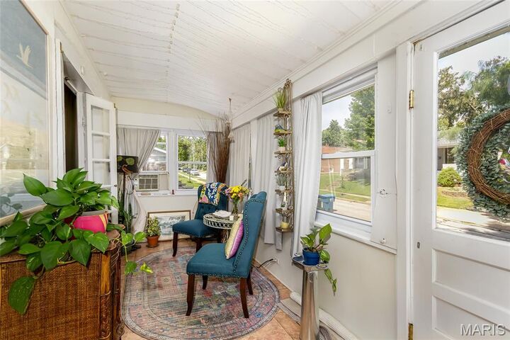 Property Photo: 1129 Blendon Place MO 63117