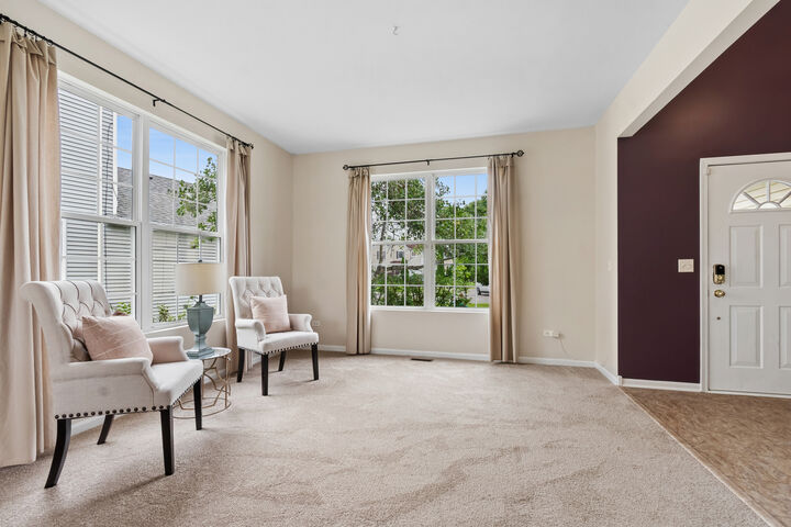 Property Photo: 2318 W Cascade Circle IL 60073