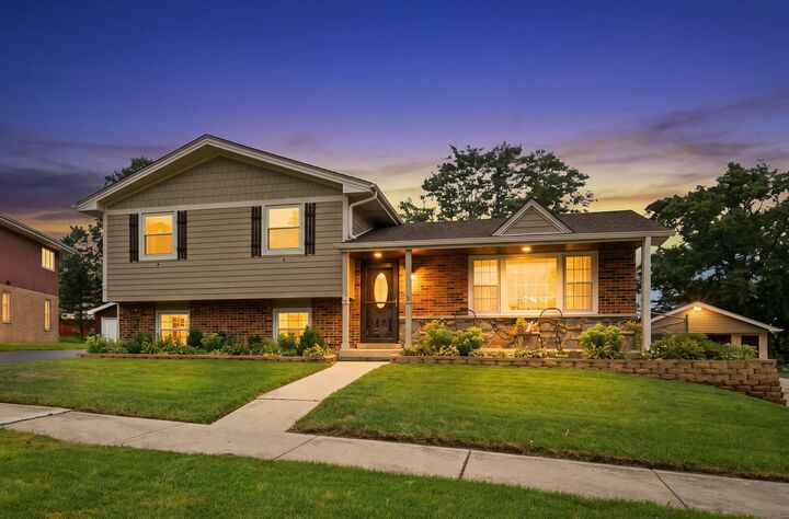 Property Photo:  10453 S Stowe Court  IL 60465 