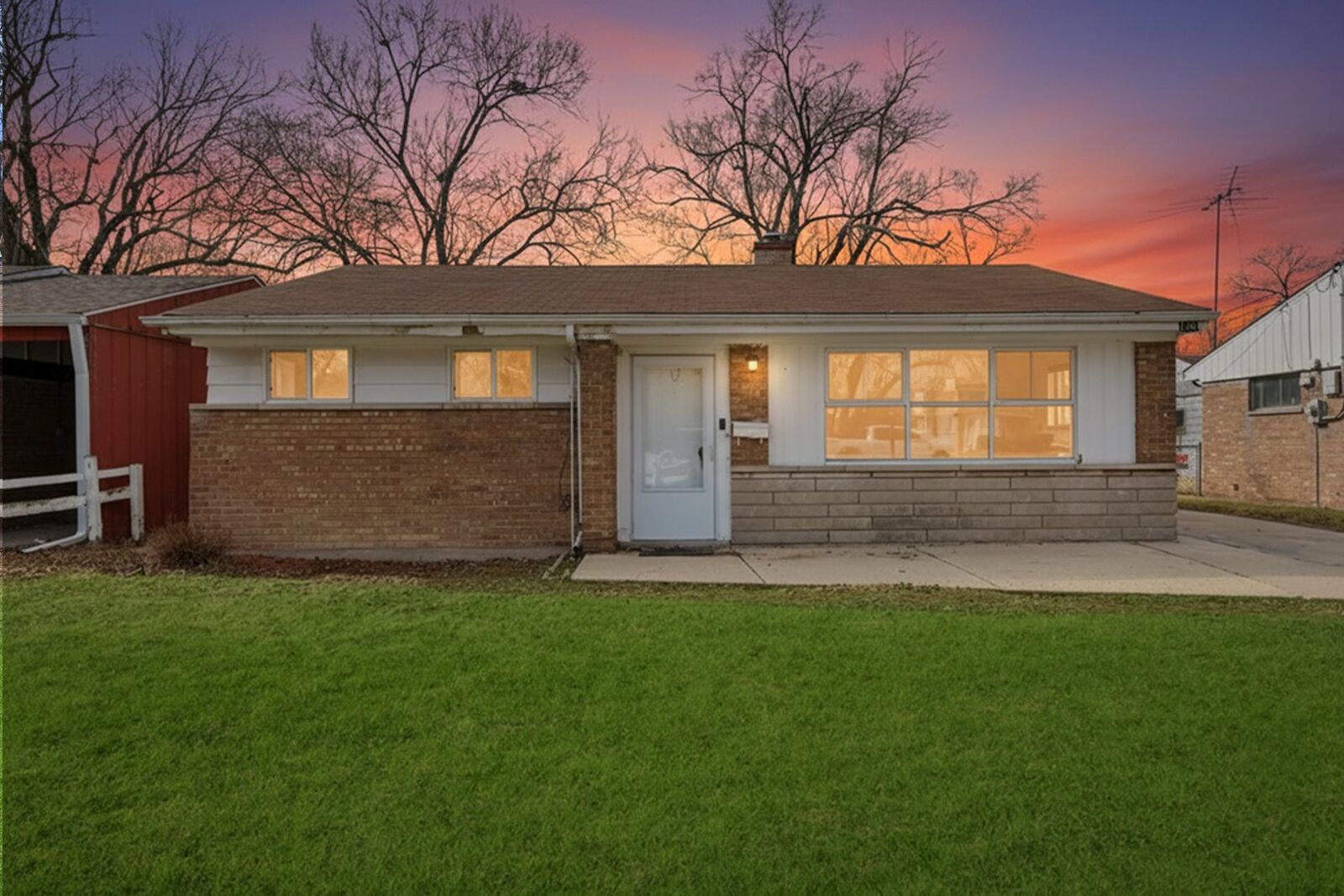 Property Photo:  1354 Gordon Avenue  IL 60409 