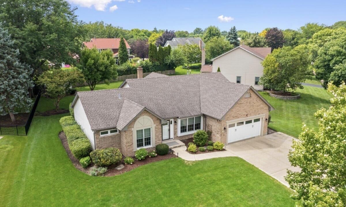 Property Photo:  644 Country Club Drive  IL 60143 