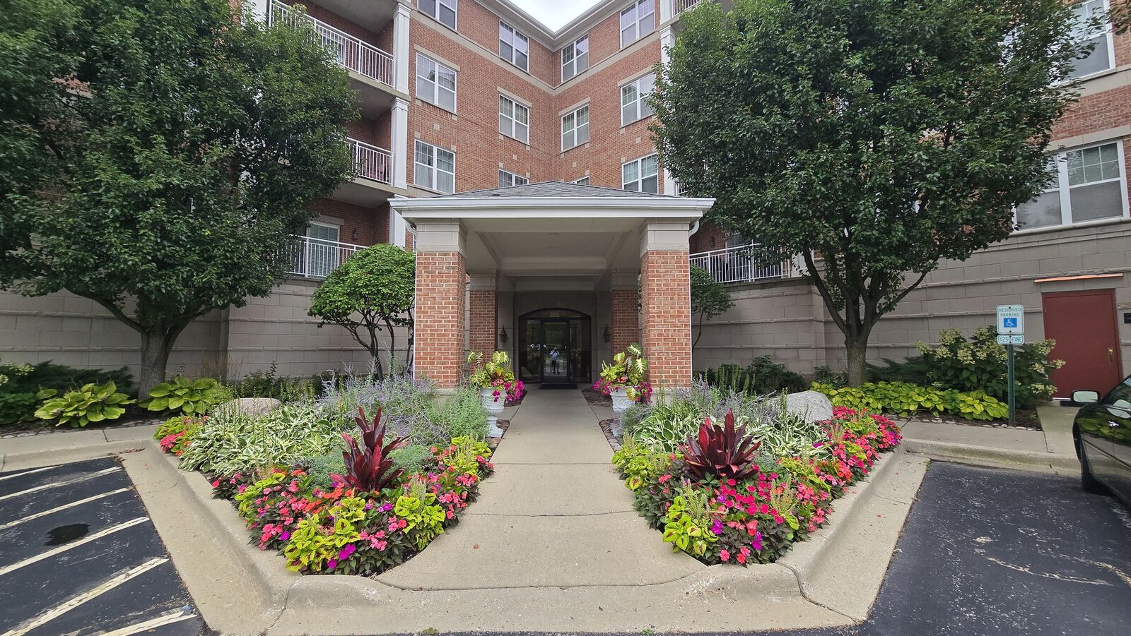 Property Photo: 101 Pointe Drive 302 IL 60062