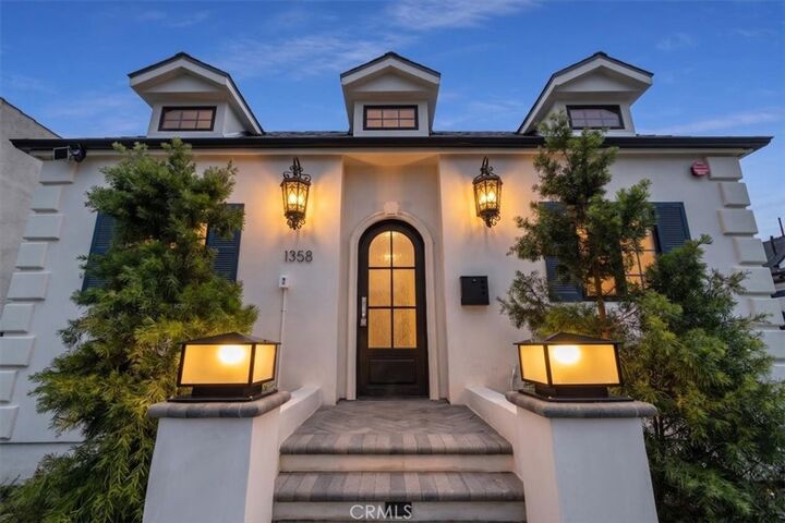 Property Photo:  1358 S Ridgeley  CA 90019 