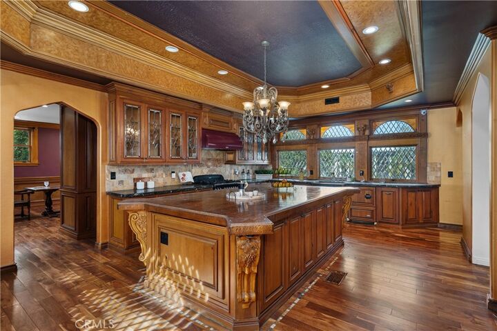 Property Photo:  182 S Orange Grove  CA 91105 