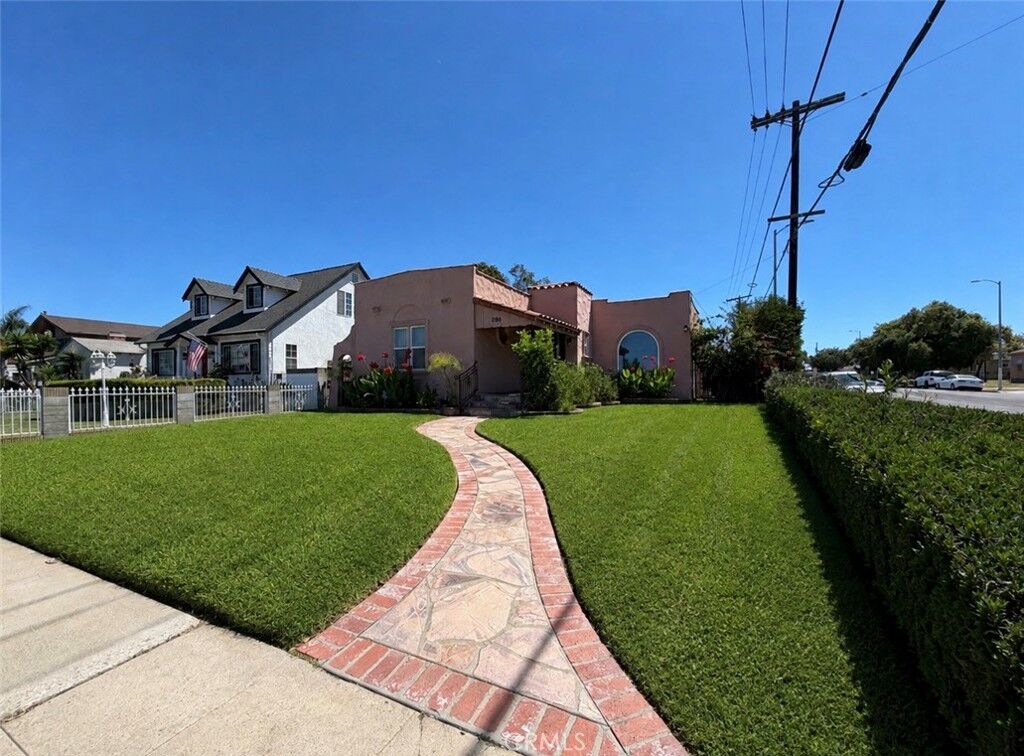 Property Photo:  656 W 117th  CA 90044 