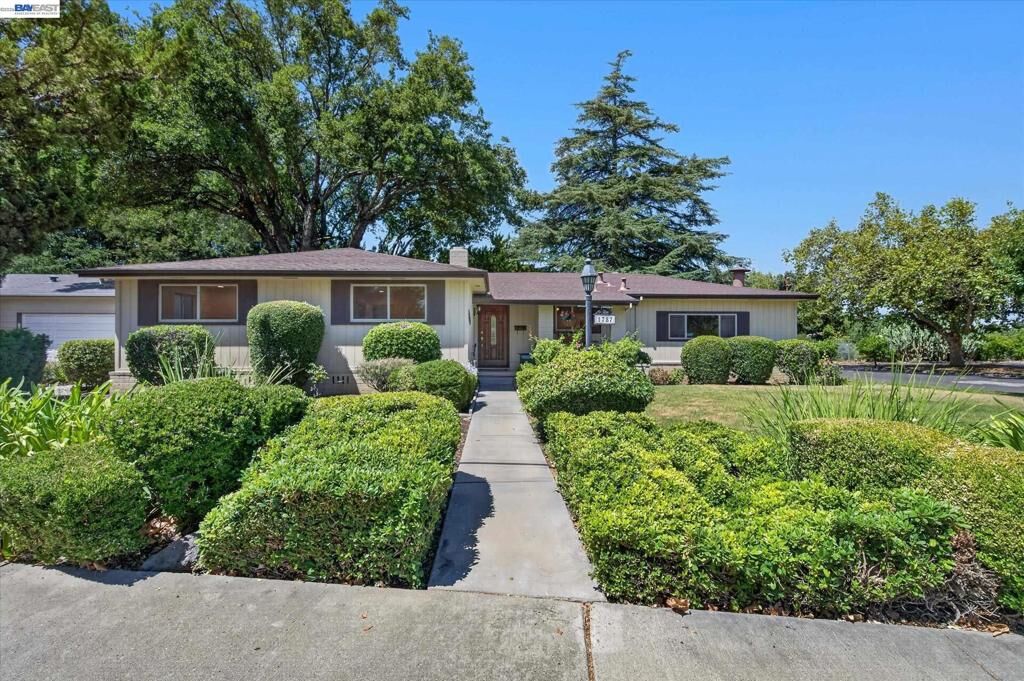 Property Photo:  1787 Roxbury Dr  CA 94519 