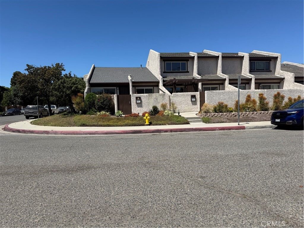 Property Photo: 23325 Sesame CA 90502