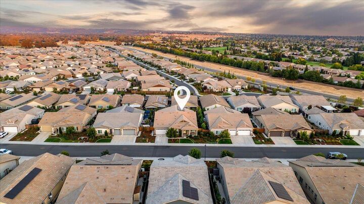 Property Photo: 827 Lodge Way CA 95648