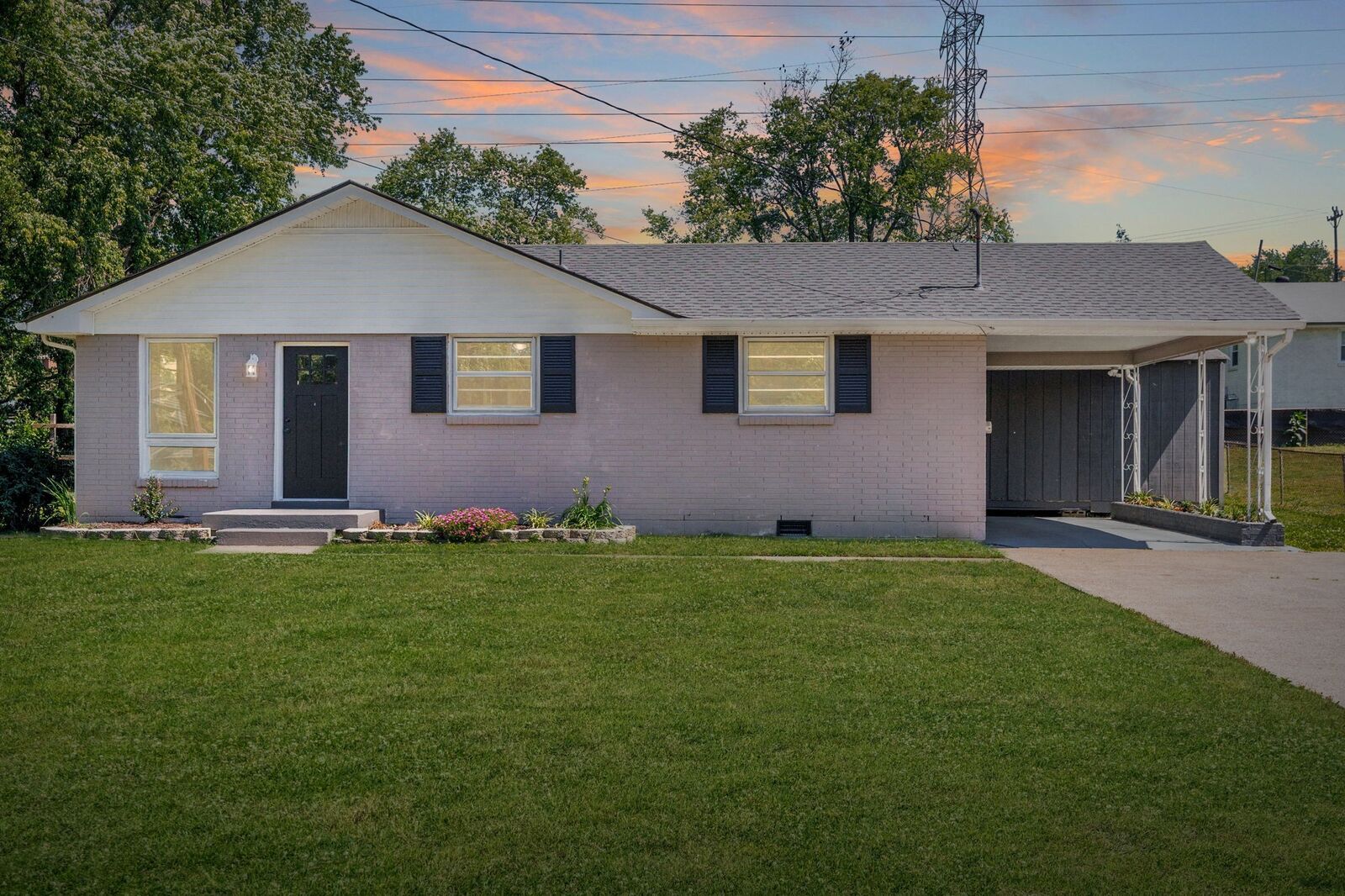 Property Photo: 3228 Cloverwood Dr TN 37214