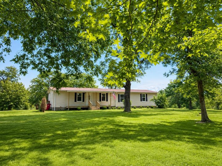 Property Photo: 3231 E Stinson Rd TN 37083