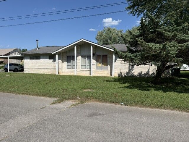 Property Photo: 808 Third Ave TN 38464
