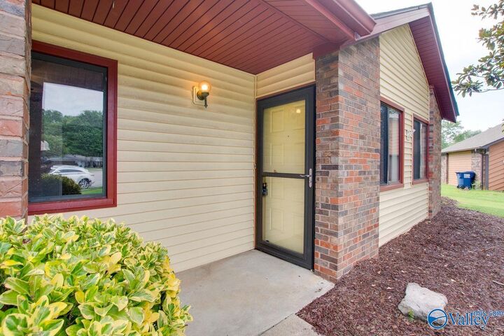 Property Photo: 2010 Rangewood Circle AL 35803