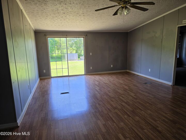 Property Photo: 1142 E Nc 102 E NC 28513