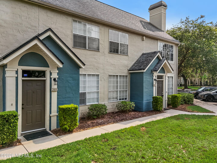 Property Photo: 13703 Richmond Park Drive 1805 FL 32224