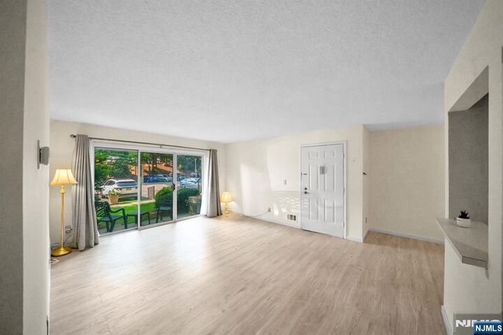 Property Photo:  178 Robertson Way 822  NJ 07035 