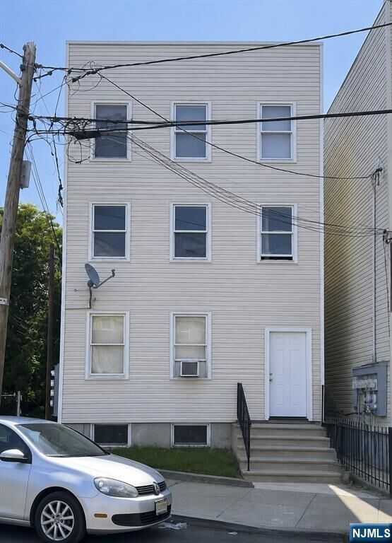 Property Photo:  23 Highland Street 3  NJ 07524 