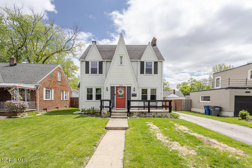 Property Photo: 1805 Heatherdowns Boulevard OH 43614
