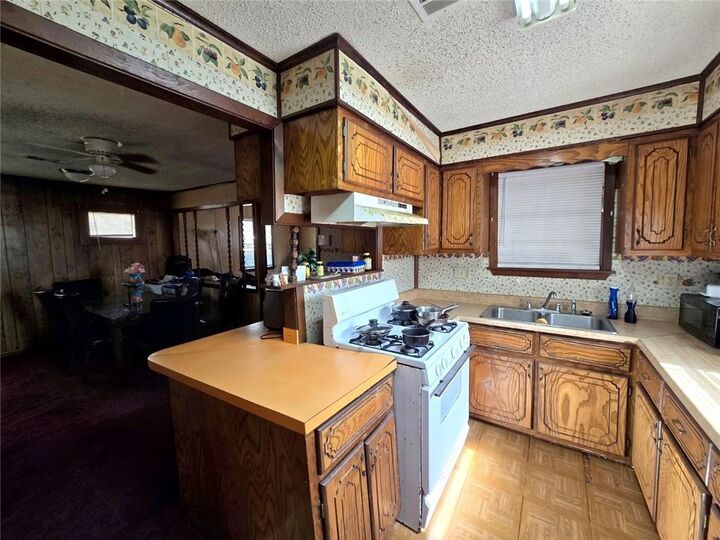 Property Photo:  121 W Newman Avenue  LA 70403 