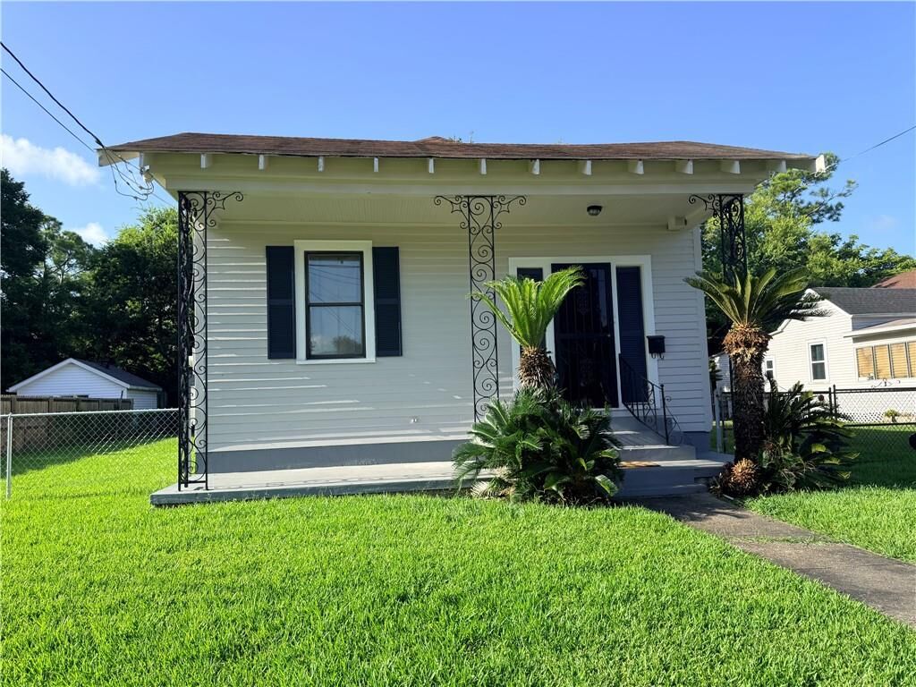 Property Photo:  2754 Jasmine Street  LA 70122 