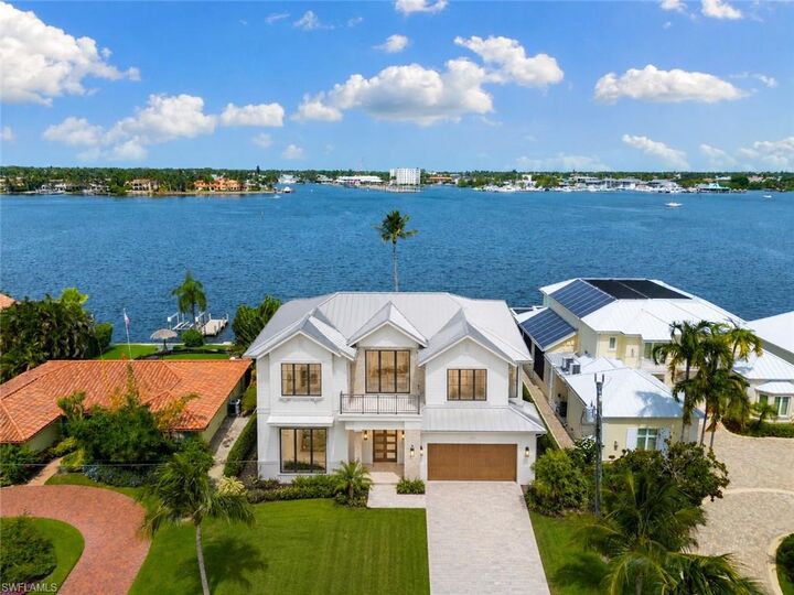 Property Photo: 1535 Dolphin Ln FL 34102