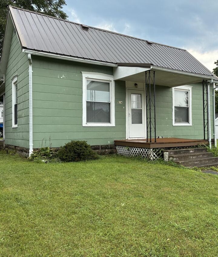 Property Photo: 614 E Illinois Street MO 635301