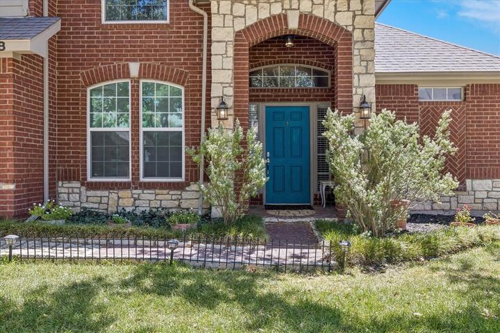 Property Photo: 5948 Hillview Drive TX 76148