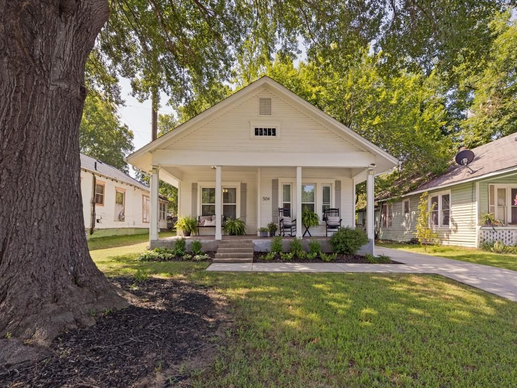 Property Photo: 504 W Murray Street TX 75020