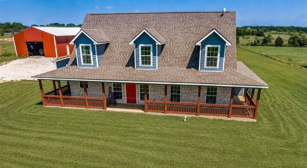 Property Photo:  760 County Road 4380  TX 76234 