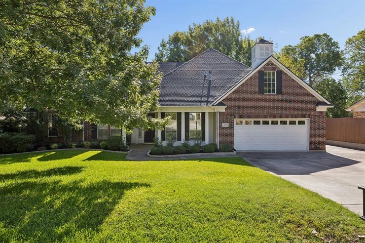 Property Photo: 3718 Lakeview Drive TX 76051