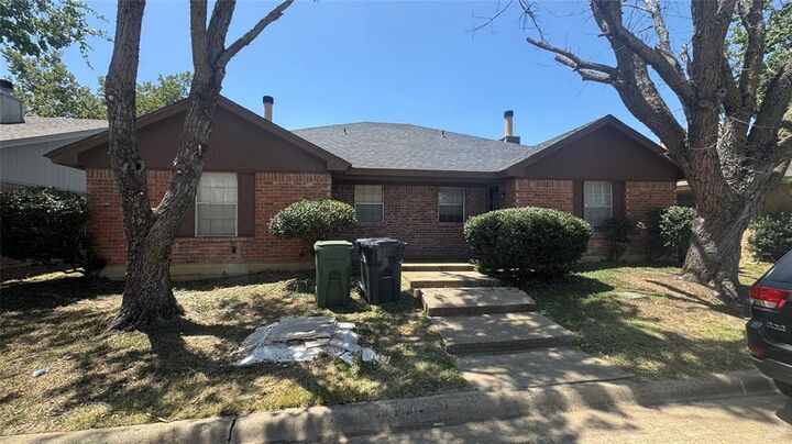 Property Photo: 1036 Enfilar Lane TX 76017
