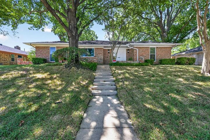 Property Photo:  1450 Juniper Lane  TX 75077 