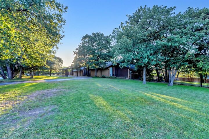 Property Photo: 1665 Knox Road TX 76262