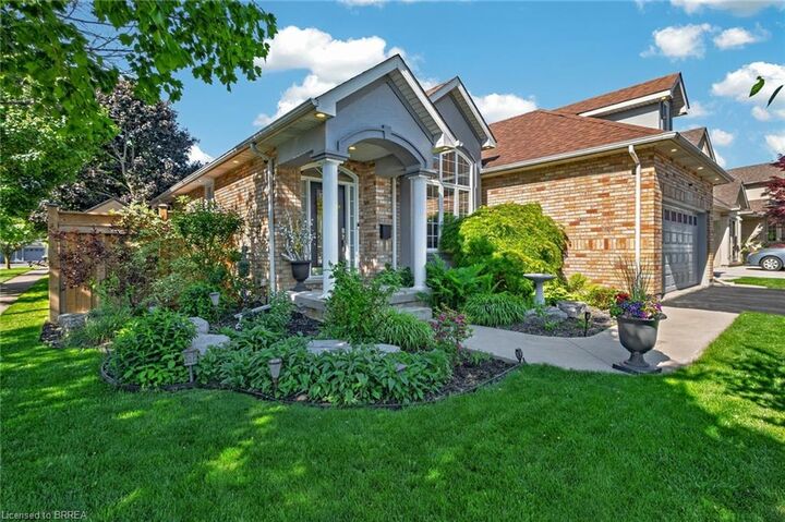 62 Varley Crescent — photo 1