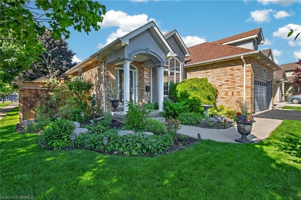 Property Photo: 62 Varley Crescent ON N3R 7Z7
