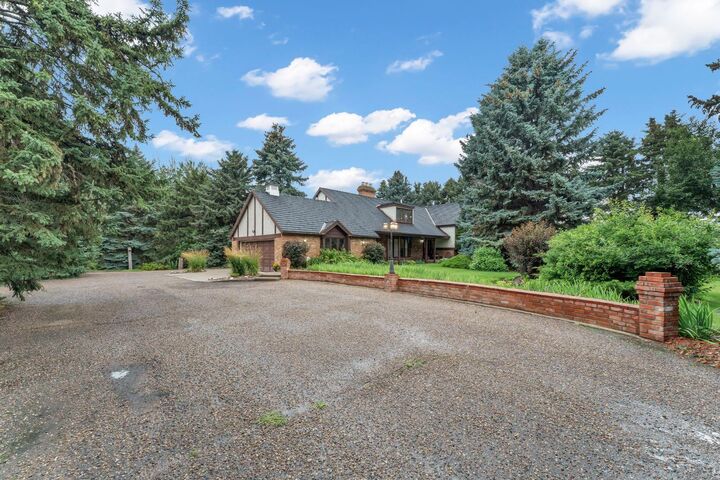 Property Photo: 3392 Gershaw Drive SW AB T1B 0B2