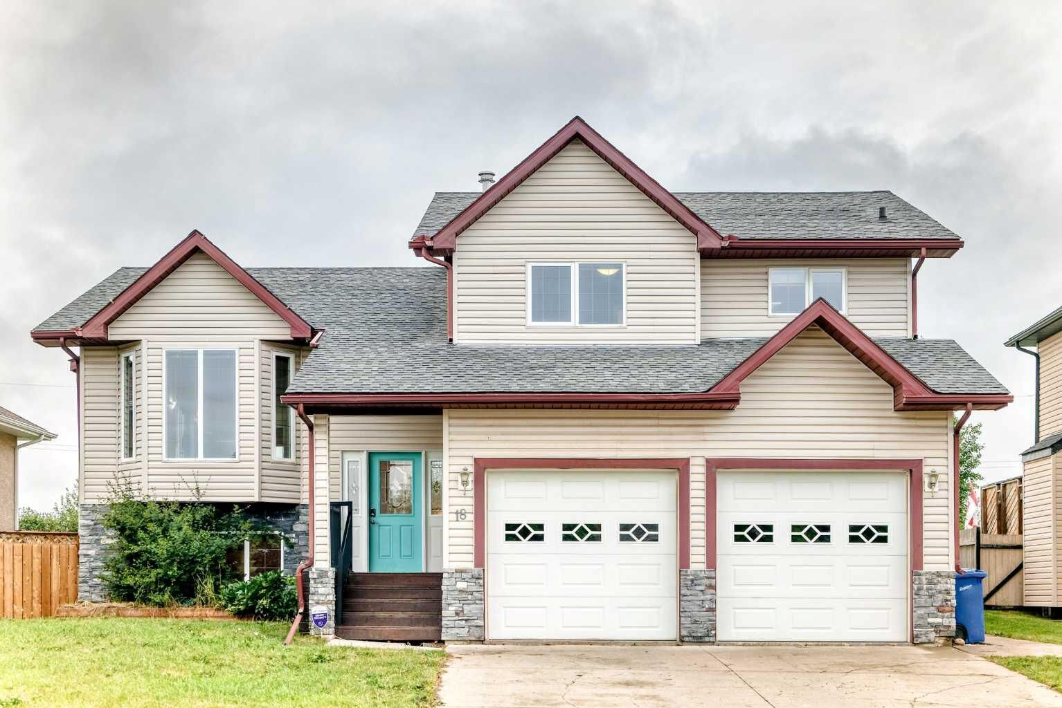 Property Photo: 18 Julia Place AB T0M 0W0