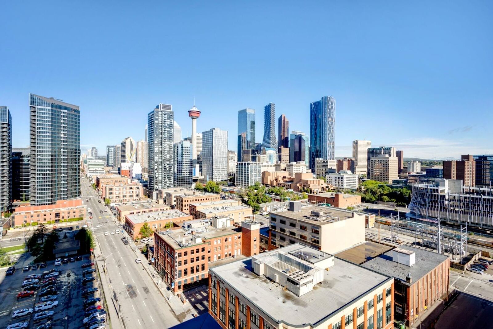 Property Photo: 1122 3 Street SE 1509 AB T2G 1H7