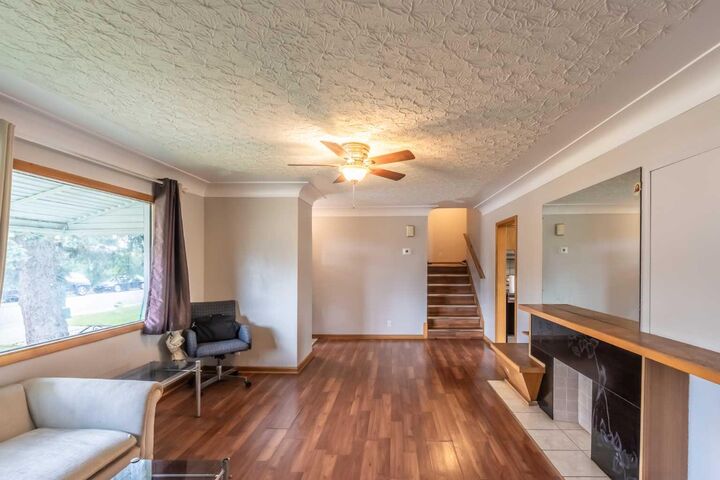 Property Photo:  2628 Capitol Hill Crescent NW  AB T2M 4C3 