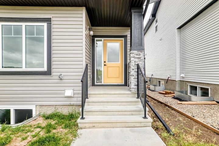 Property Photo: 1915 McCaskill Drive AB T0M 0S0
