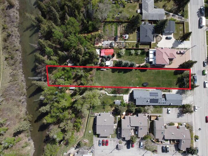 Photo de la propriété: 8520 48 Avenue NW AB T3B 2A6