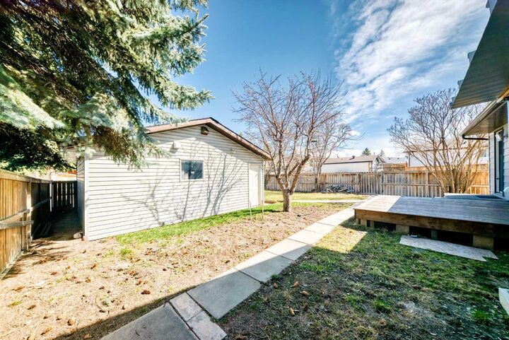 Property Photo: 6840 4 Avenue NE AB T2A 6N3