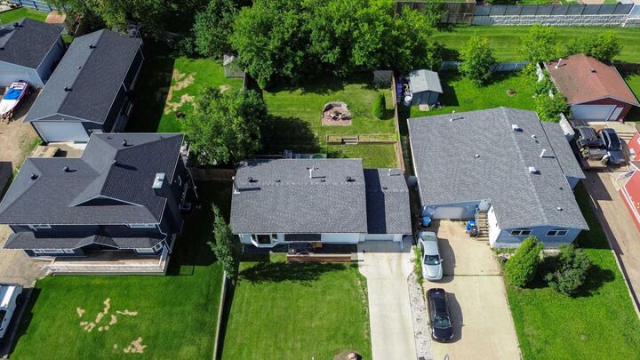 Property Photo:  525 Beacon Hill Drive  AB T9H 2R4 