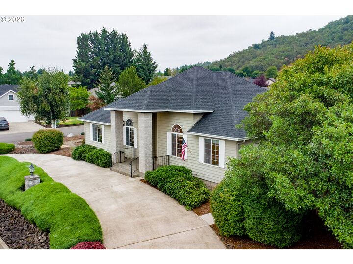 Property Photo: 147 Wingfoot Ct OR 97495