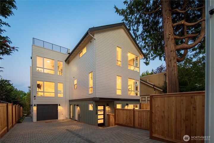 Property Photo:  613 B  18th Avenue E  WA 98112 
