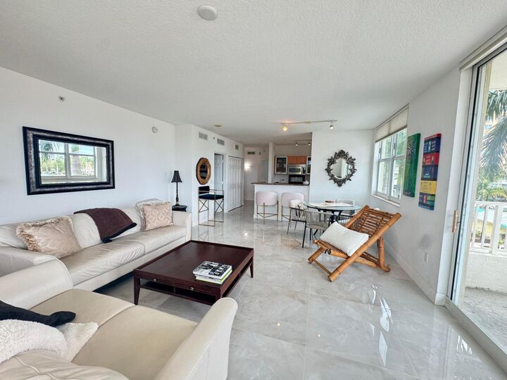 Property Photo: 100 NE 6th Street 307 FL 33435