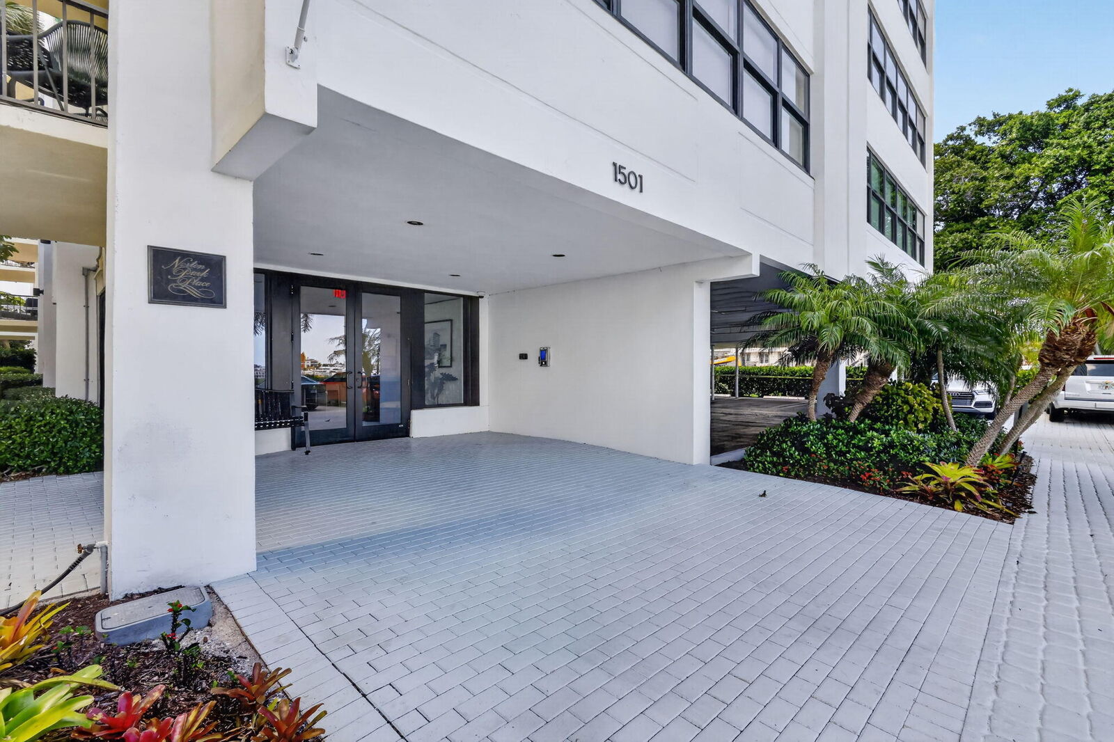 Property Photo: 1501 S Flagler Drive 4B FL 33401