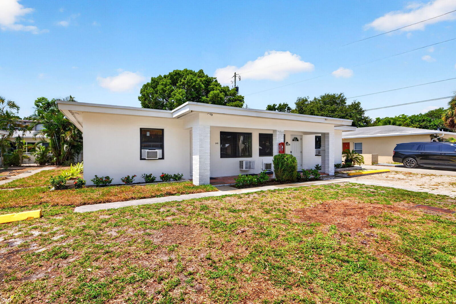 Property Photo:  2101 SE 4th Avenue  FL 33316 