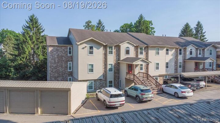 Property Photo: 4929 Harbor Point Drive MI 48329